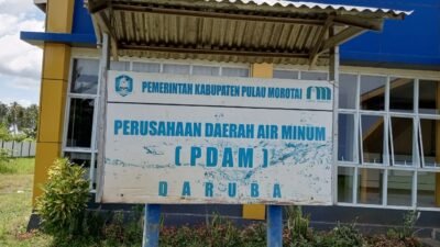 Warga Morotai Rindu Pelayanan Air Bersih, Sebagian Mandi di Parit