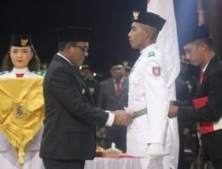 Bupati Malteng Zulkarnain Kukuhkan 34 Anggota Paskibraka 2025