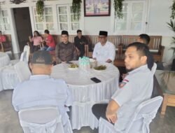 Bupati Zulkarnain Santuni Keluarga Korban Siswa SMK 3 Ambon di Negeri Hitu