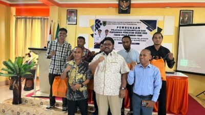 Sekda SBT Buka Pelatihan Keterampilan, Serahkan Peralatan Usaha Bagi TKM