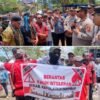 Massa Sifnana Geruduk DPRD KKT, Desak Resa Fordatkossu Lengser Dari Jabatan Dewan