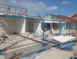 Tiga Tahun Tertunda, Tujuh Lapak di Pasar Larat Akhirnya Dibongkar Satpol PP