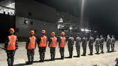 Perkuat Pertahanan Perbatasan Timur, Pejabat Kodaeral IX Lepas KRI Teluk Bintuni-520 dukung Operasi Trisula Jaya