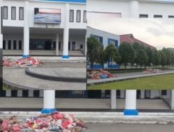 3 Bulan Belum Diupah, Pekerja Hadiahi 3 Tumpukan Sampah Ke Pemda Bursel