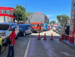 Antrean BBM Mengular di Ambon, Warga Menjerit di Tengah Klaim “Stok Aman“