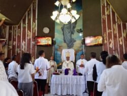 Kamis Putih di Balik Jeruji: Uskup Seno Ngutra Hidupkan Harapan dan Iman Warga Binaan Rutan Ambon