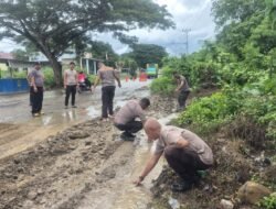 Respons Cepat Keluhan Warga, Kapolres SBT Turun Langsung Pimpin Perbaikan Jalan Rusak