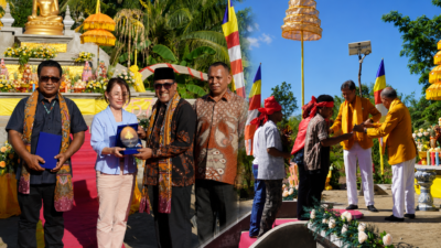 Bupati Resmikan Taman Budha, Bikkhu Minta Umat Terdata di Capil 